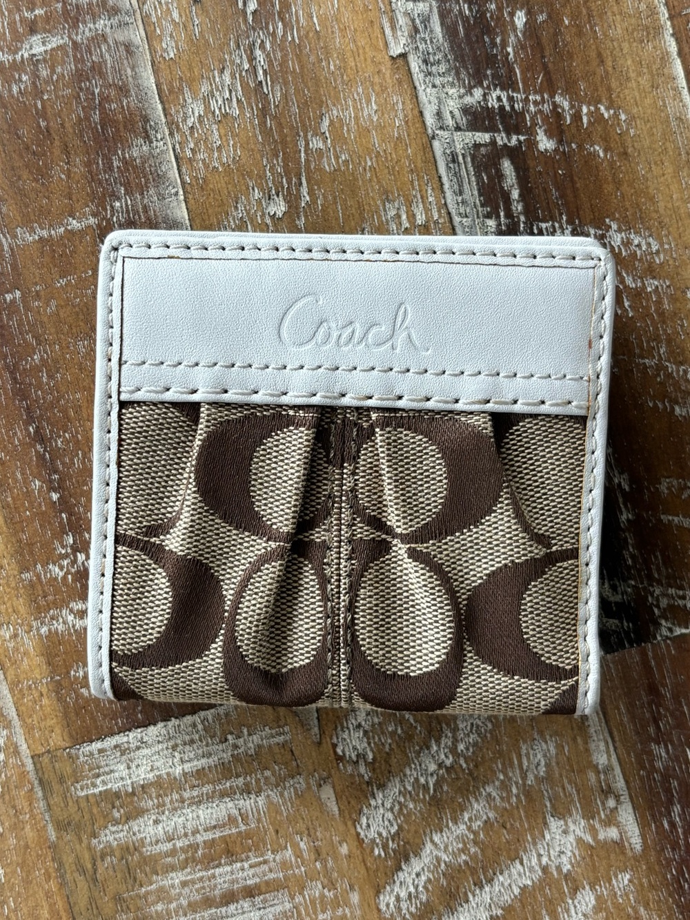 ⭐️🤎🤍🤎⭐️COACH Soho Pleated Signature Snap Wallet⭐️🤎🤍🤎⭐️